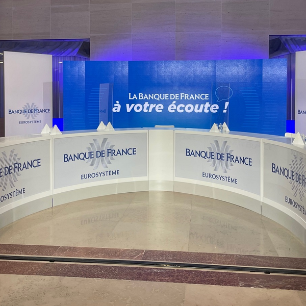 Mobilier Broadcast - Desk cintré