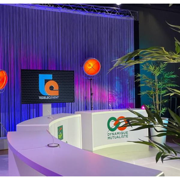 Mobilier Broadcast - Desk cintré